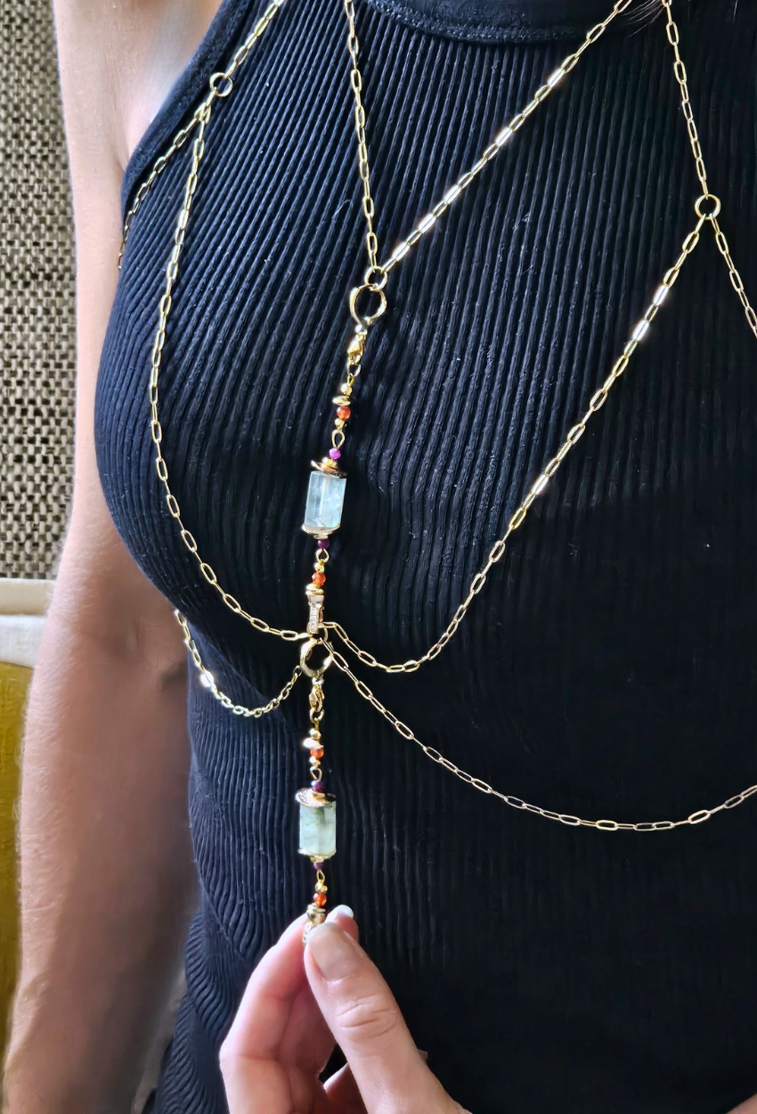 Bijou de corps HANOÏ + chaîne NAIROBI zoom