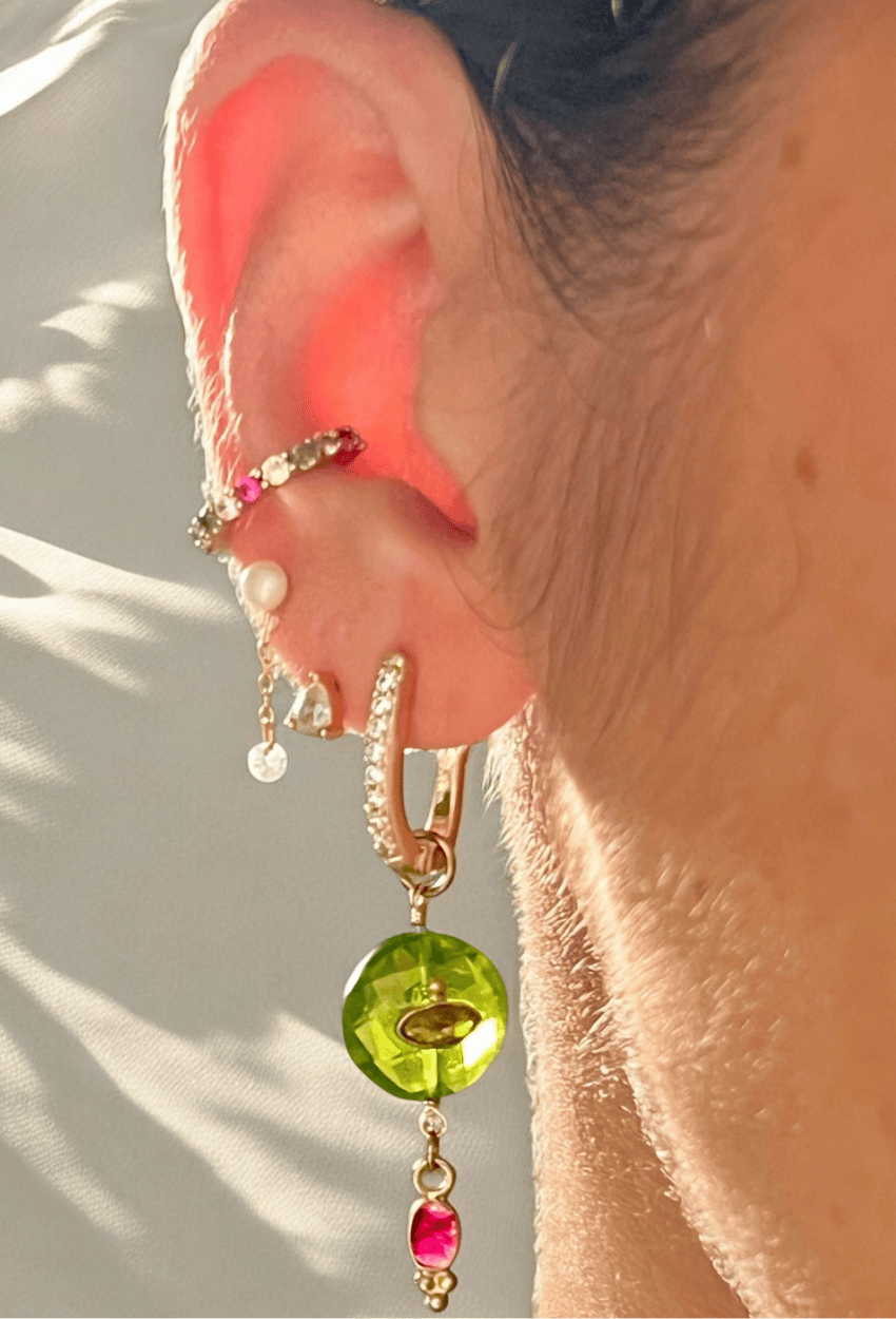 boucles_riyad_diopside_verte_dormeuses_zircons_oreille_droite