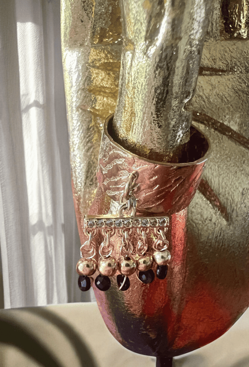 bague_apu_tourmalines_noires_main