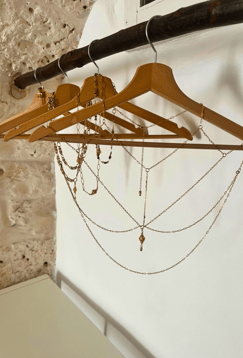 Bijou de corps CHINCHERO sur chaîne NAIROBI sur ceintre