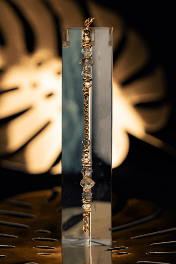 Bijou de corps PRETORIA sur prisme