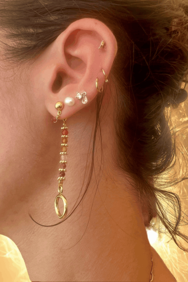 Boucles LE CAP pendantes portées oreille gauche