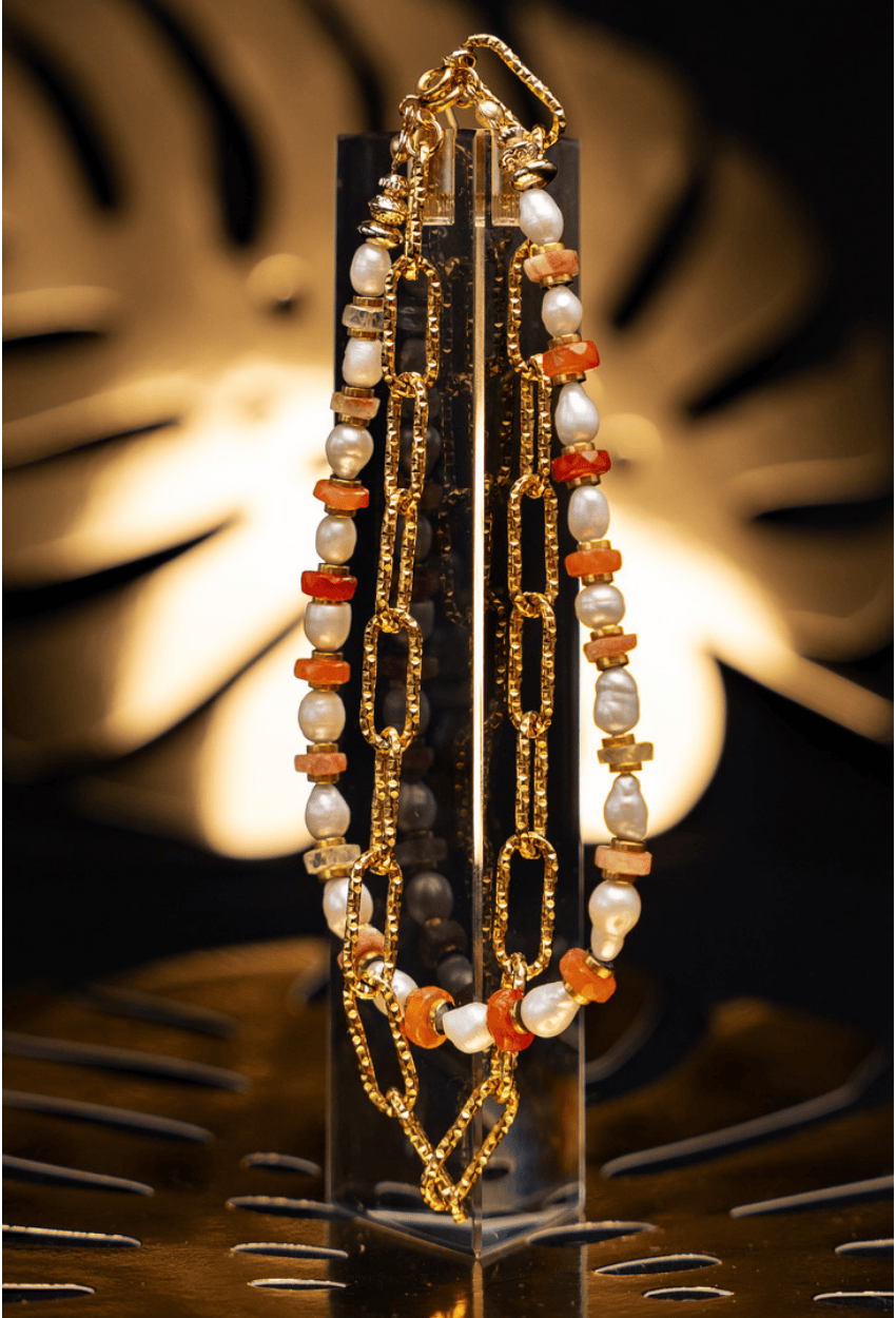 Collier MATMATA sur prisme