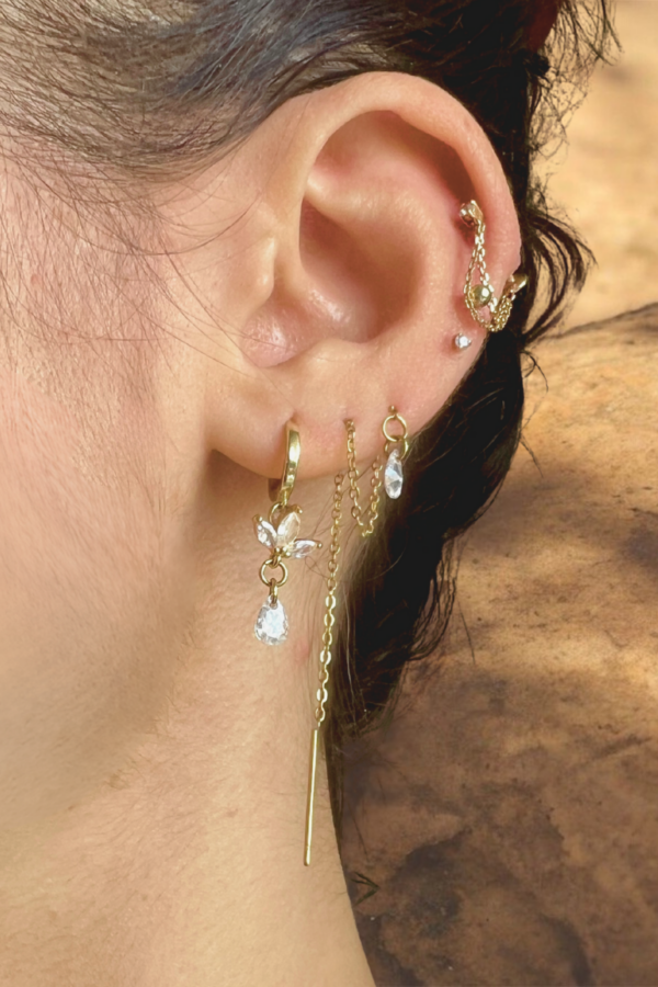 mignardise mini-créole fleur zircons portée